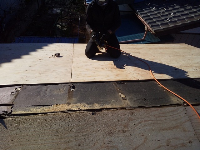 コンパネの打ち付け